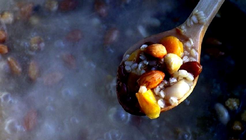 Aşure Günü Nedir ve Ne Zaman Kutlanır? Aşure Günü, Muharrem ayının onuncu gününde kutlanan ve birçok toplumda