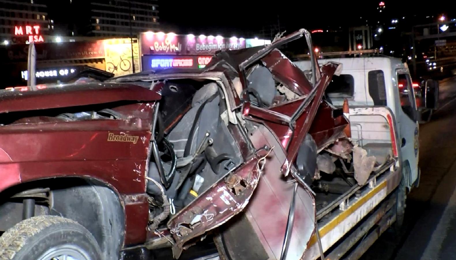 Beylikdüzü D-100 Karayolunda meydana gelen kaza sonucunda 2 kişi ağır