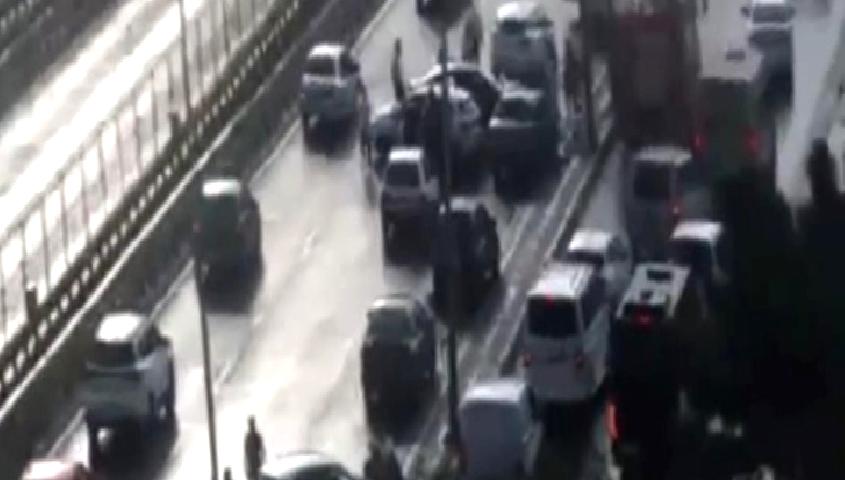 D-100 Karayolu’nda Trafik Kazası: Otomobil ve Minibüsler Çarpıştı D-100 Karayolu'nda meydana gelen trafik kazasında bir otomobil ile minibüsler