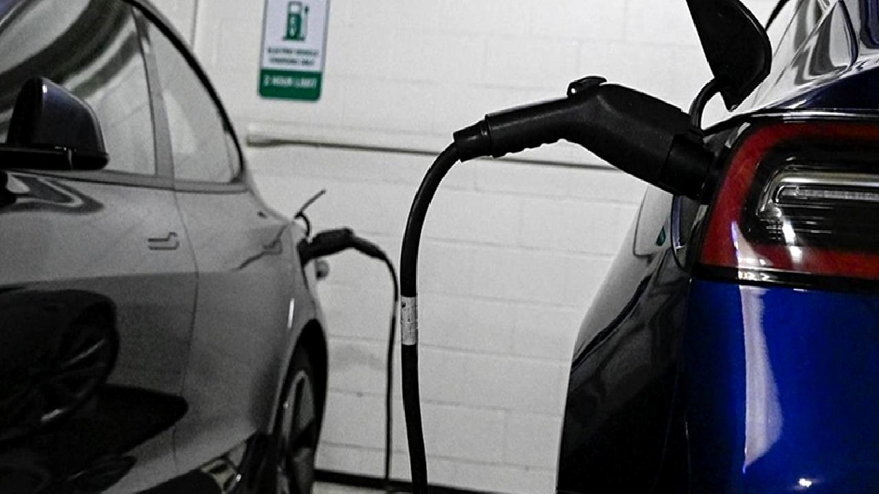 2024 yılında elektrikli araç satış rakamları ve trendleri hakkında güncel