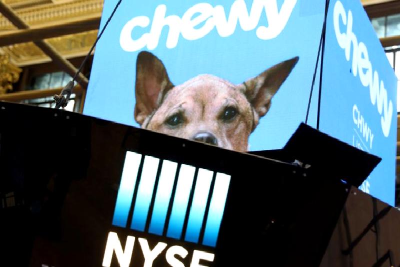 Evcil hayvan ürünleri şirketi Chewy'nin hisselerinde yaşanan dalgalanmayı keşfedin. Şirketin