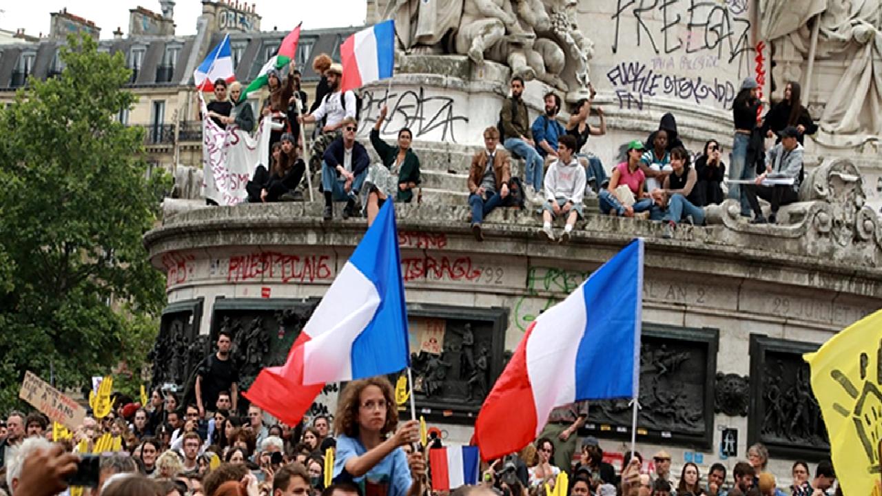 Farklı sendikalar ve derneklerin çağrısıyla düzenlenen aşırı sağ karşıtı gösteri,