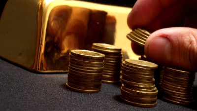 Fed'in faiz indirimi beklentileri, altın fiyatlarını destekliyor. Piyasalar, Fed'in faiz