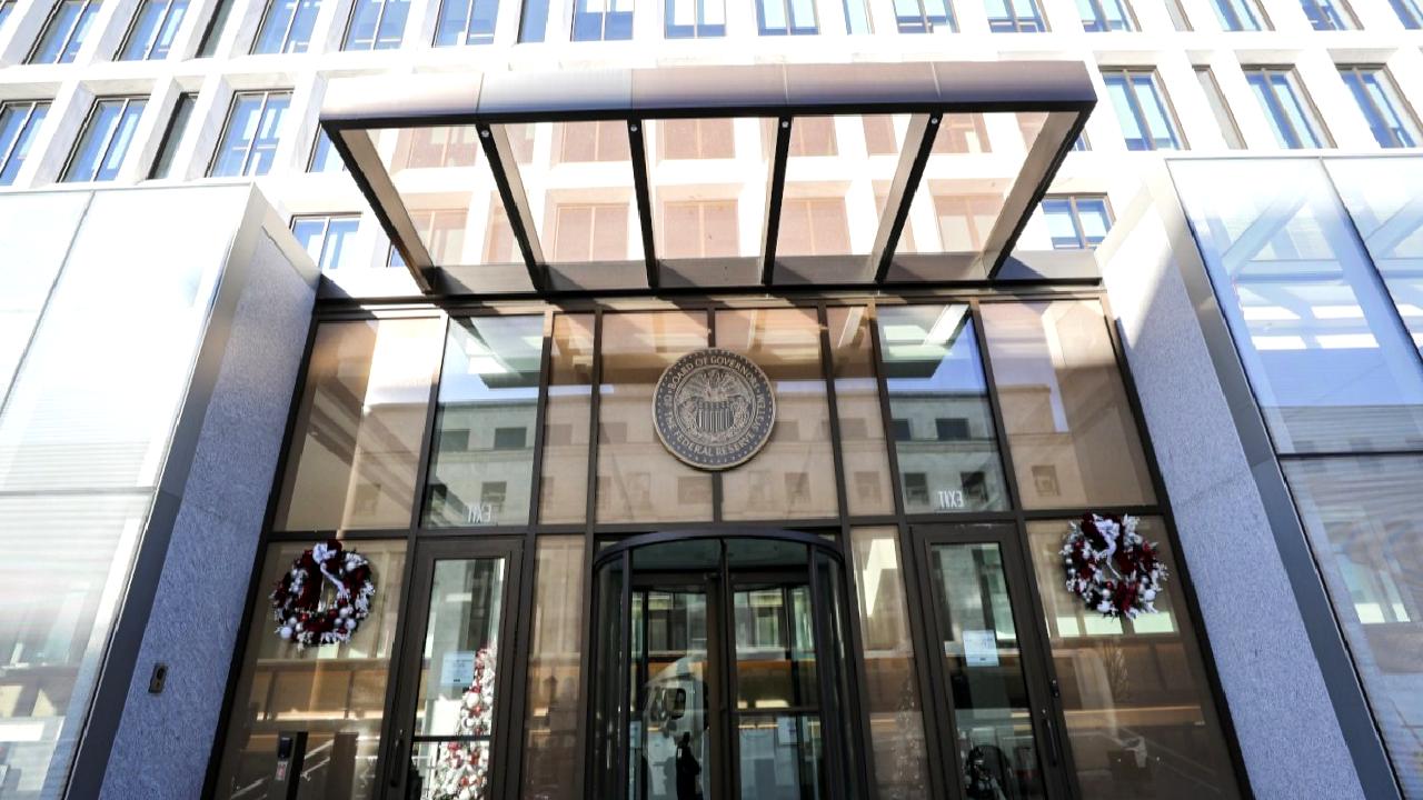 Fed tutanaklarına göre faiz indirme konusunda acele edilmesine gerek olmadığı