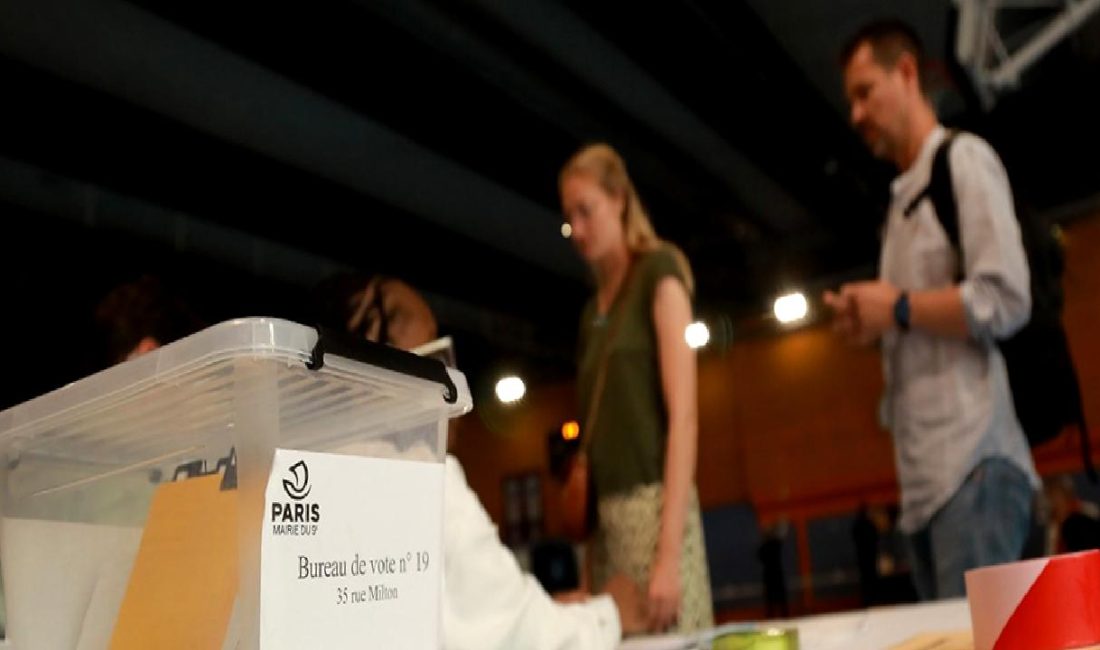 Fransa seçimlerinde alınan sonuçları ve yapılan değerlendirmeleri inceleyin. Fransız siyasetindeki