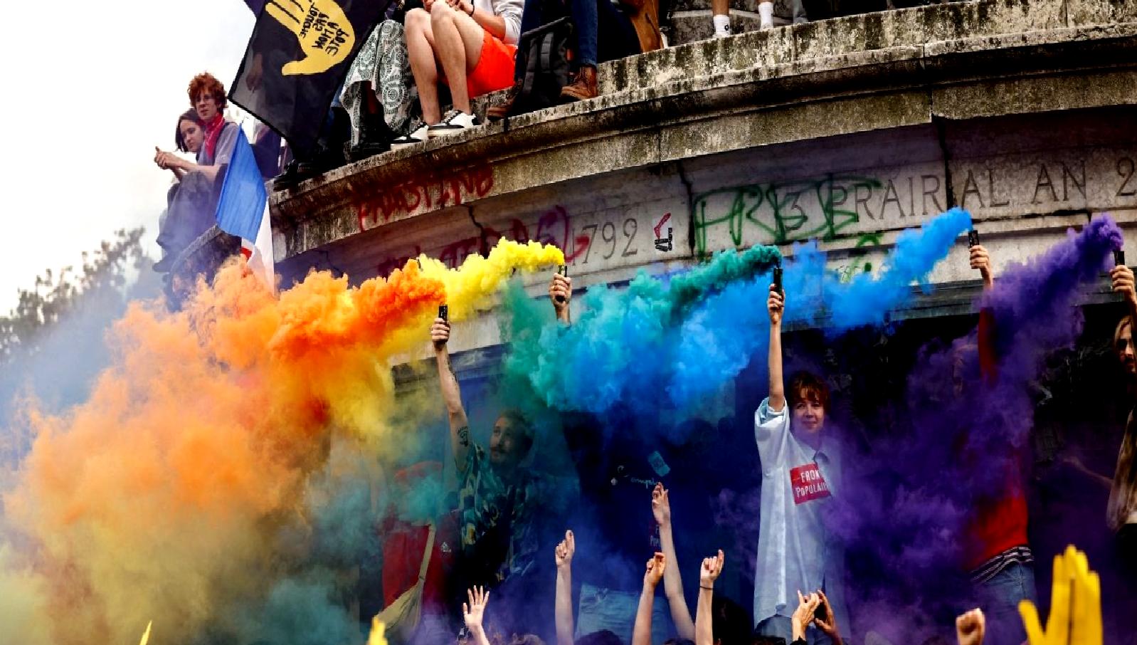 Fransa'da aşırı sağ karşıtı gösteri, Paris sokaklarını doldurdu. Protestocular, aşırı