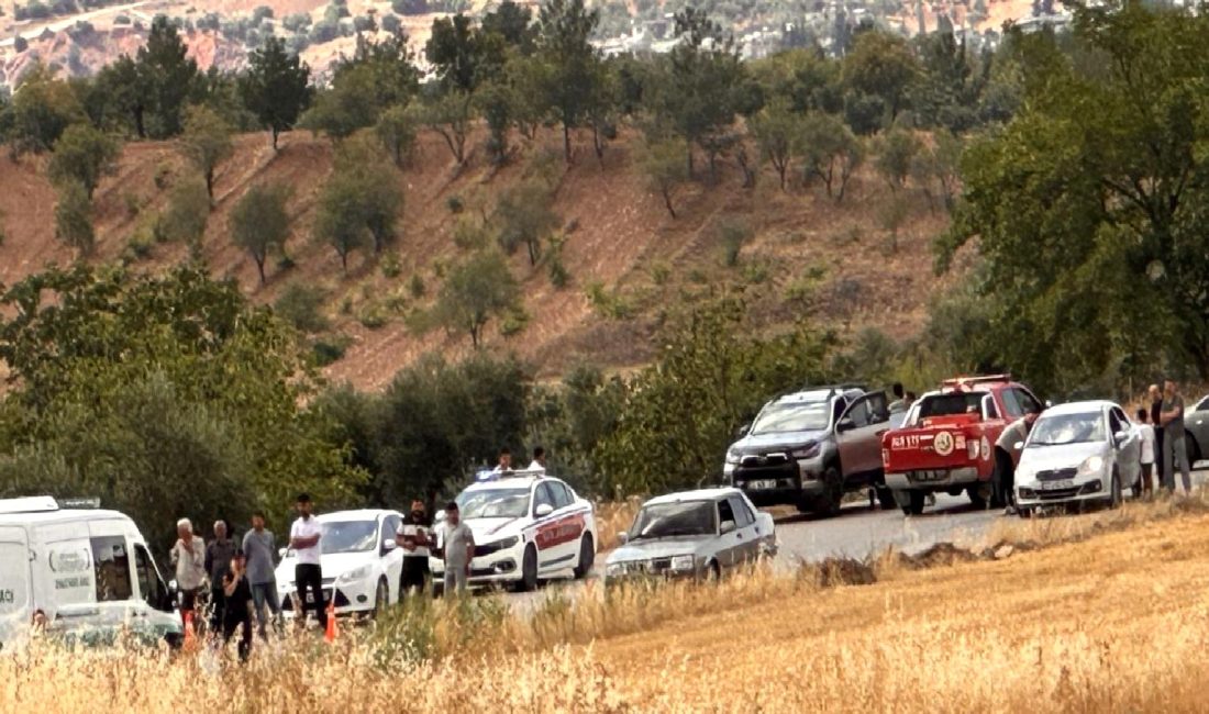 Gaziantep Şahinbey’de Minibüs ve Otomobil Çarpıştı: 1 Ölü, 5 Yaralı Gaziantep Şahinbey'de meydana gelen trafik kazasında minibüs ile otomobil çarpıştı.