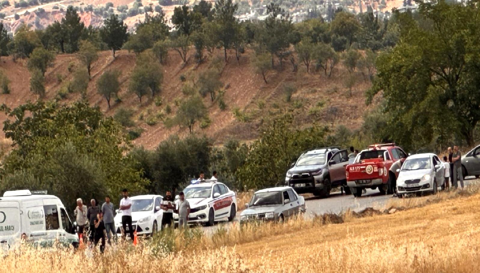 Gaziantep Şahinbey'de meydana gelen trafik kazasında minibüs ile otomobil çarpıştı.