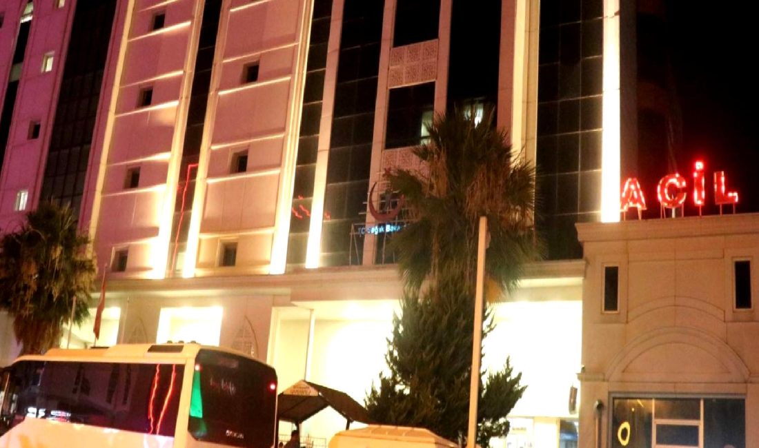 Gaziantep’te 61 Sağlık Çalışanı Besin Zehirlenmesi Şikayetiyle Hastaneye Başvurdu Gaziantep'te 61 sağlık çalışanı, besin zehirlenmesi şikayetiyle hastaneye başvurdu. Gaziantep'teki