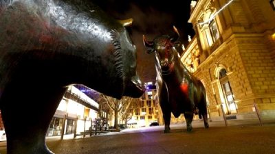 Haftalık yatırım değerlendirmesi, piyasalardaki gelişmeleri analiz ederek yatırımcılara rehberlik eder.