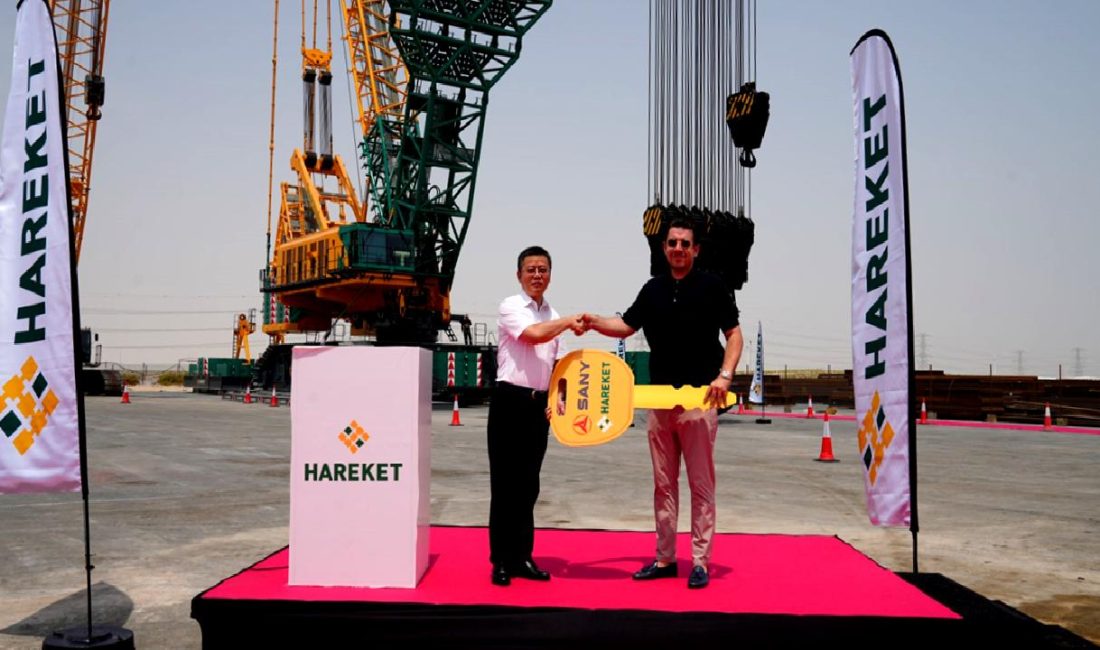 Hareket, Dubai'de 2200 tonluk yeni paletli vinç lansmanını başarıyla gerçekleştirdi.
