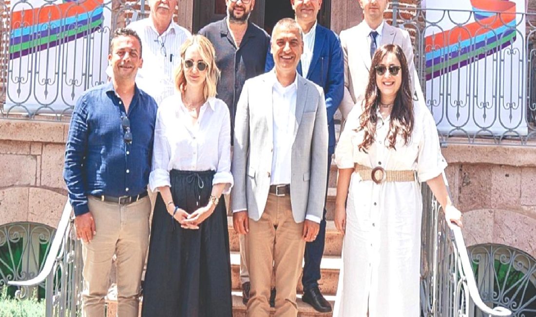 Hepsiburada'nın e-ticaretteki başarısının ardındaki stratejiler ve iş ortaklıkları incelendi. Türkiye'nin