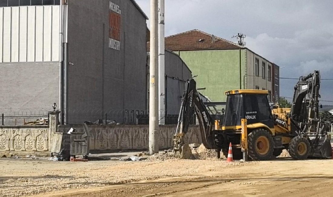 İnegöl’de Tekniker Beton Zemine Düştü İnegöl'de bir tekniker, çalışma sırasında beton zemine düştü. Olay yerine