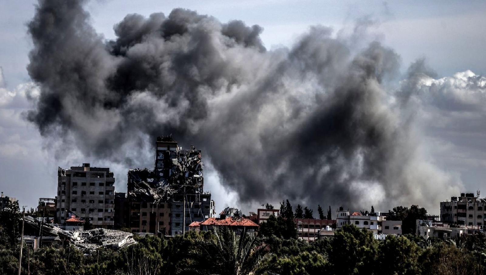 İsrail uçağının Nusayrat Mülteci Kampı'nda bir eve düzenlediği bombalı saldırıyla