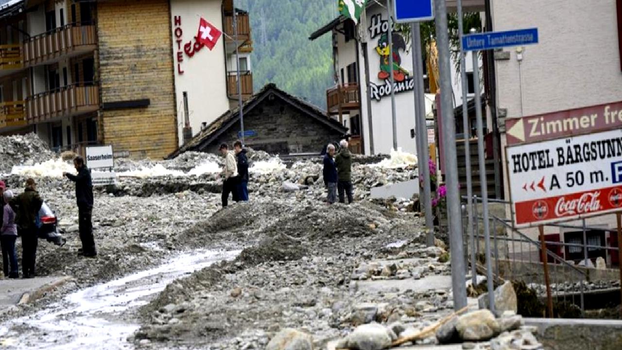 İsviçre'de meydana gelen şiddetli yağışlar ve heyelanlar ülkeyi etkisi altına