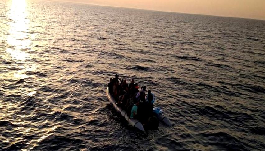 İzmir Sahil Güvenlik Ekipleri Düzensiz Göçmenleri Kurtardı İzmir Sahil Güvenlik ekipleri Ege Denizi'nde düzensiz göçmenleri kurtardı. Sahil