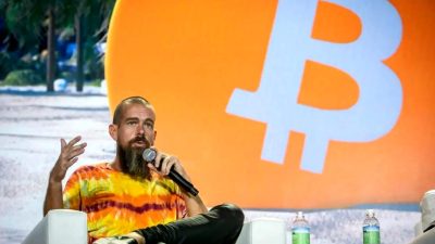 Twitter'ın kurucusu Jack Dorsey, Bitcoin'in dünyayı değiştirmeye hazır olduğunu düşünüyor.