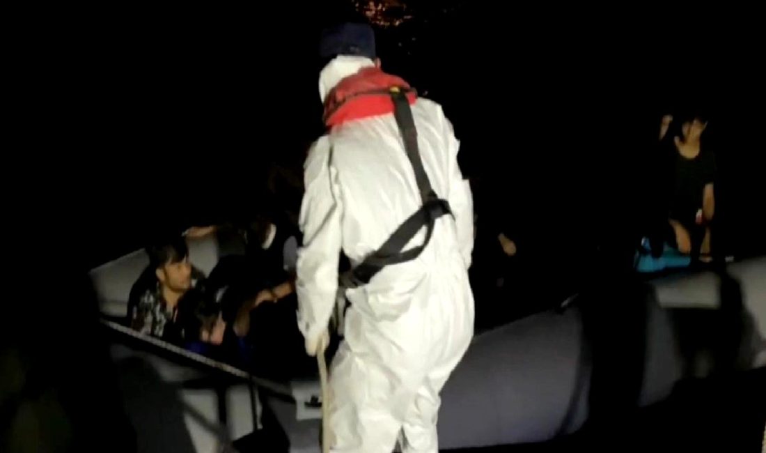 Kaçak göçmenlere yönelik gerçekleştirilen sahil güvenlik operasyonları, denizden yasa dışı