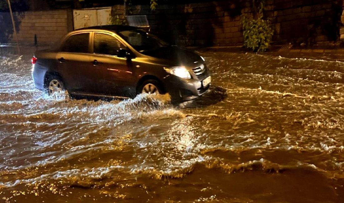 Kars’ta Yaşanan Sağanak Yağış Hayatı Olumsuz Etkiledi Kars'ta yaşanan şiddetli yağışlar hayatı olumsuz etkiledi. Yollar kapanırken, ulaşım