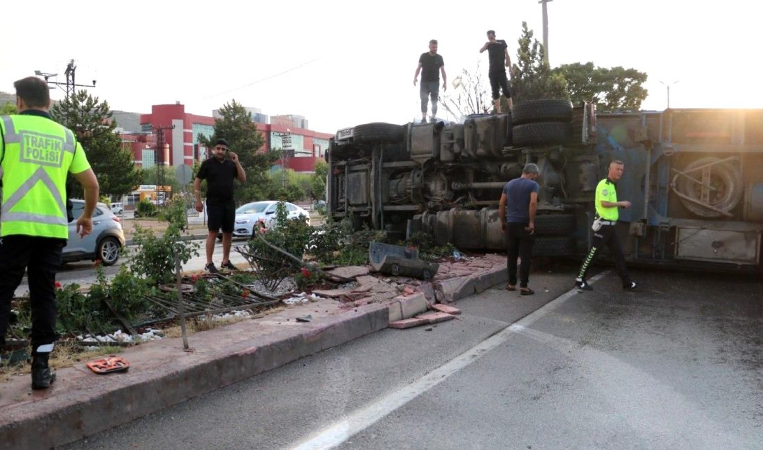 Köprülü Kavşakta Zincirleme Trafik Kazası Köprülü Kavşakta meydana gelen zincirleme trafik kazası ile ilgili detaylı