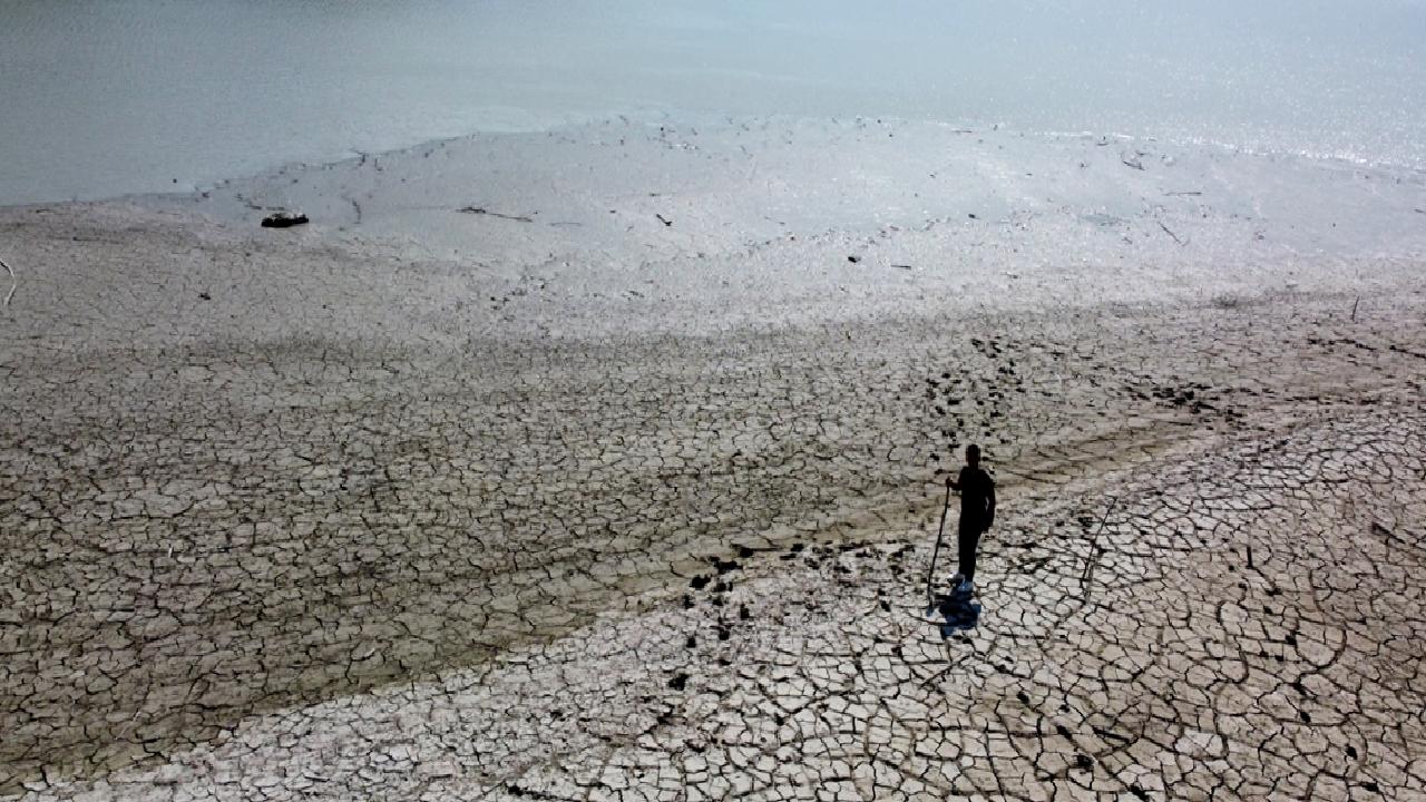 Kuraklık ve iklim değişikliği, tarım sektörünü derinden etkiliyor. Bu makalede,