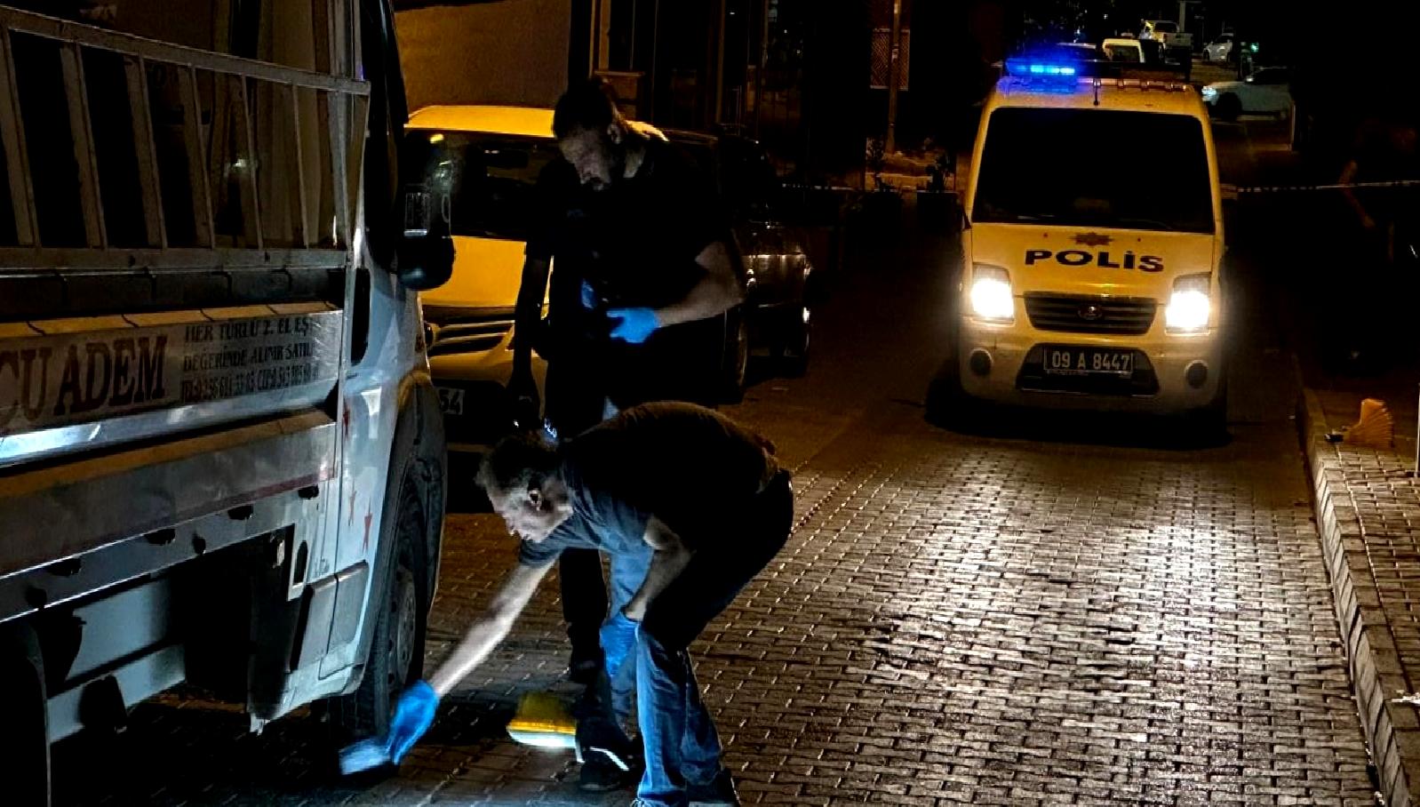 Kuşadası'nda geceleyin yankılanan silah sesleri, şehrin huzurunu bozmaya devam ediyor.