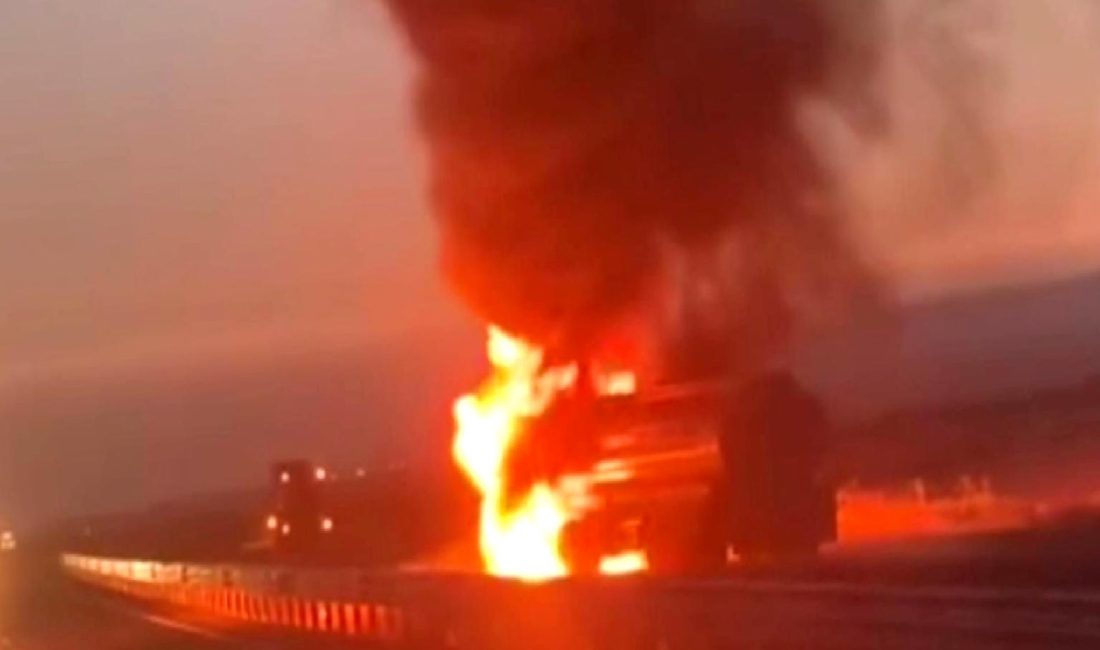 Mardin Nusaybin’de Akaryakıt Yüklü Tanker Yangını Mardin Nusaybin'de meydana gelen akaryakıt yüklü tanker yangınıyla ilgili detaylı