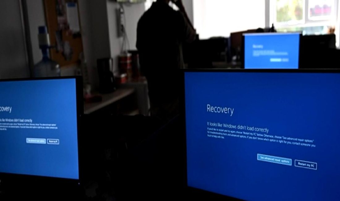 Microsoft 365 Uygulamalarında Yaşanan Büyük Arıza ve Ekonomik Etkileri Microsoft 365 uygulamalarında yaşanan büyük arıza, kullanıcılar ve işletmeler üzerinde