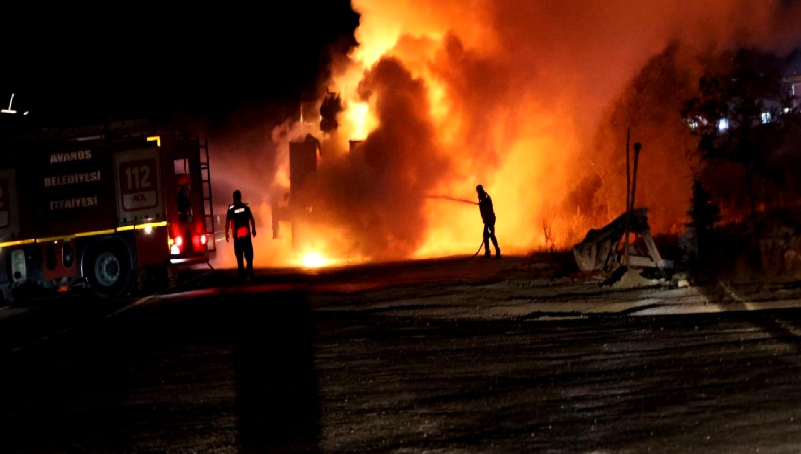 Nevşehir-Kayseri karayolunda meydana gelen tır yangını, itfaiye ekiplerinin hızlı müdahalesiyle