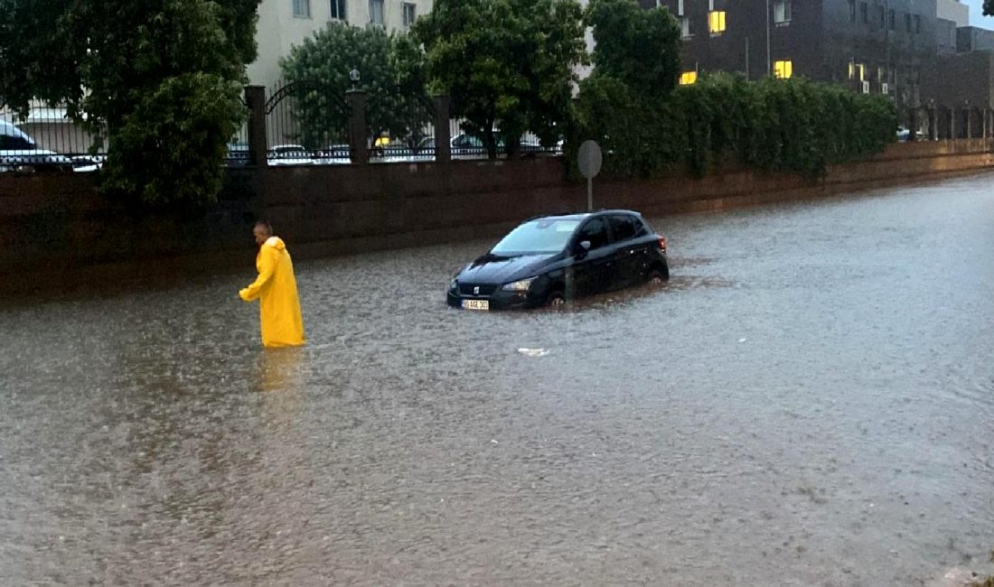 Osmaniye’de Sağanak Yağış Hayatı Olumsuz Etkiledi Osmaniye'de meydana gelen sağanak yağış, günlük yaşamı olumsuz etkiledi. Sokaklar