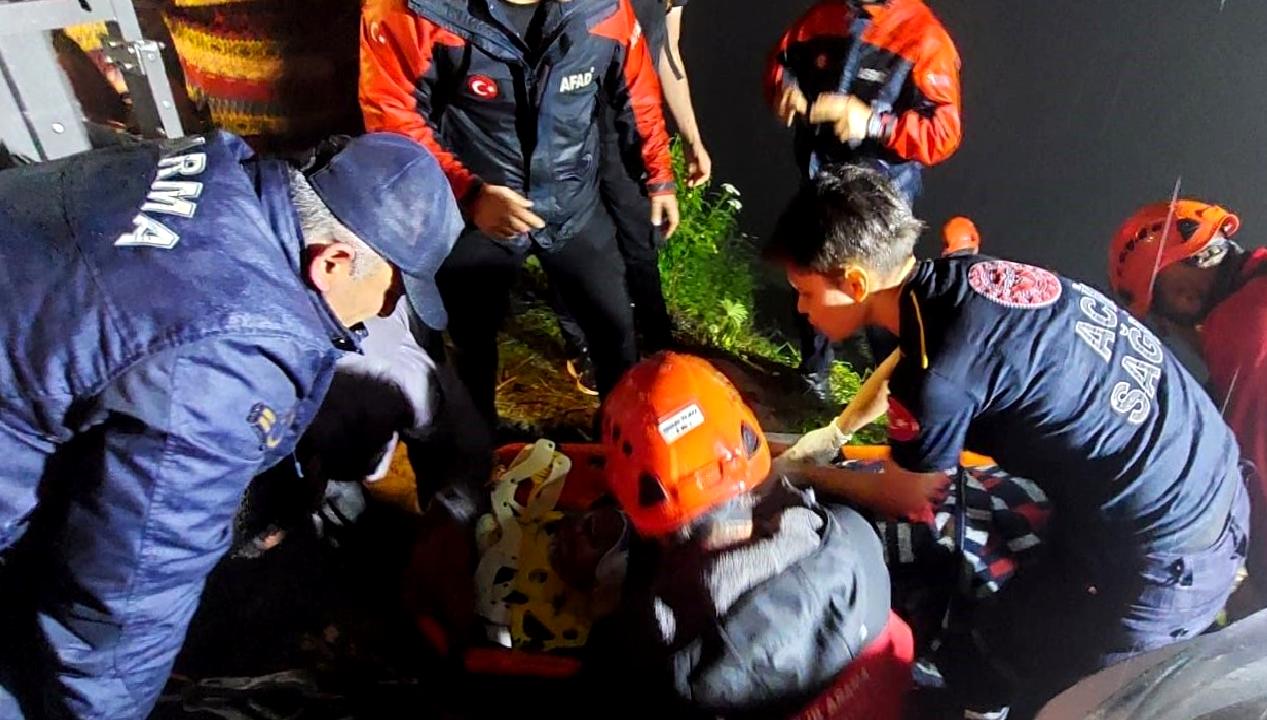 Rize'nin İkizdere ilçesinde meydana gelen kaza sonucu bir araç uçuruma