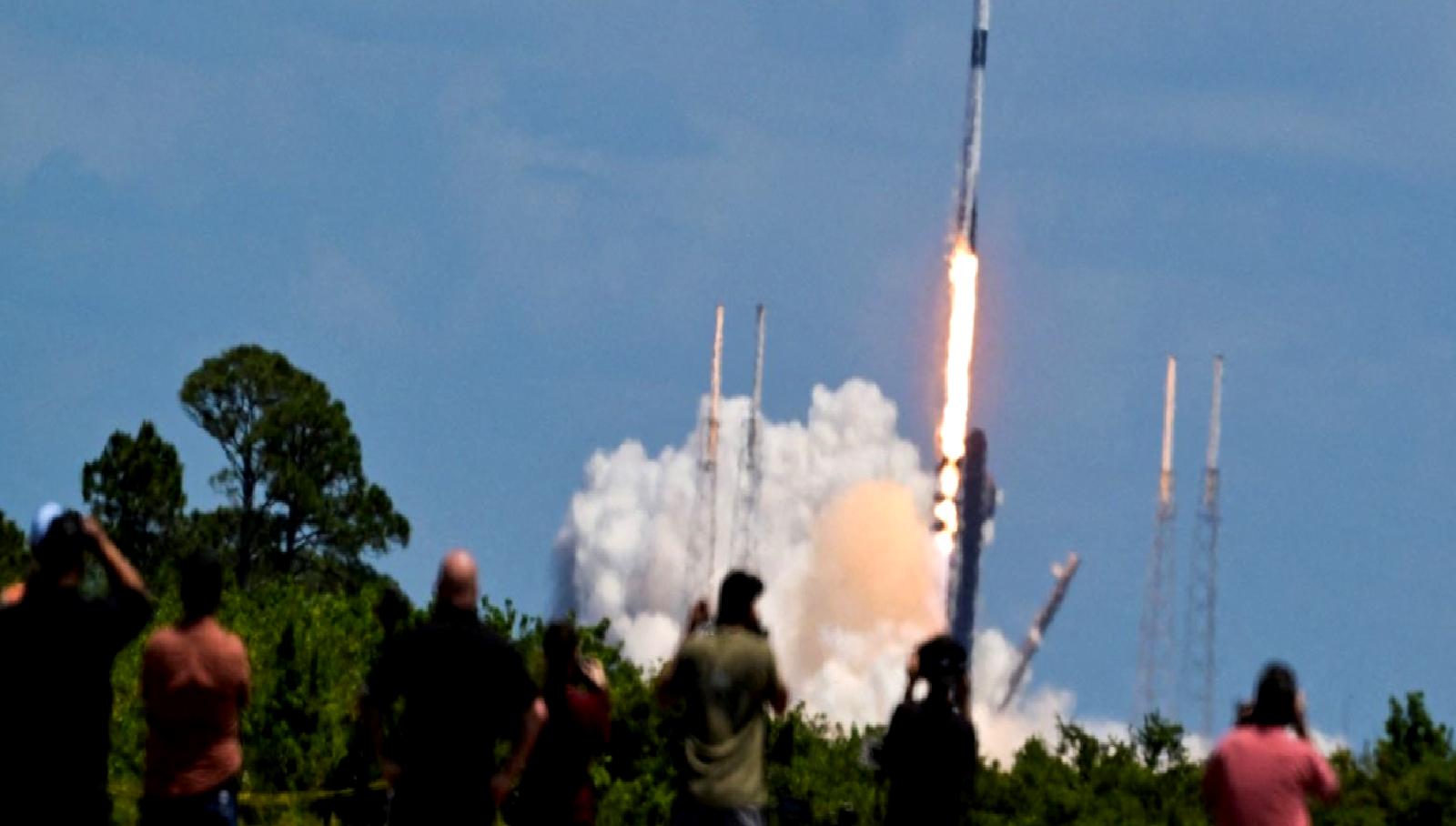 Roket fırlatması sırasında meydana gelen arıza sonucu uyduların yörüngeye ulaşamamasıyla