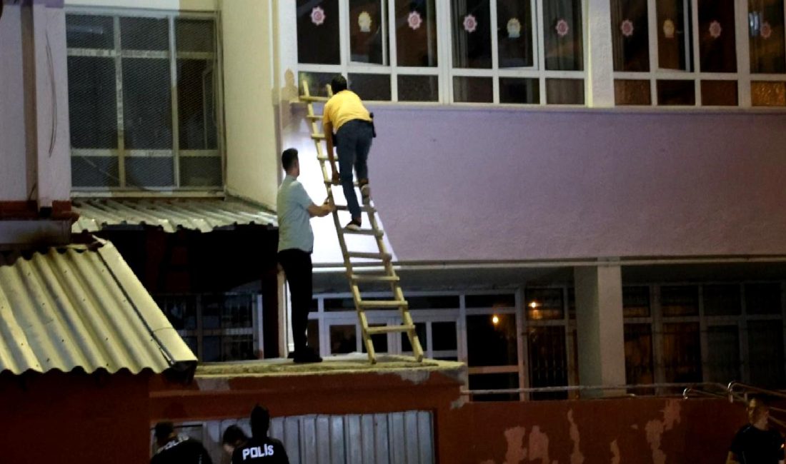 Selçuklu’da Silahlı Saldırı: 19 Yaşındaki Genç Yaralandı Selçuklu'da meydana gelen silahlı saldırıda 19 yaşındaki bir genç yaralandı.