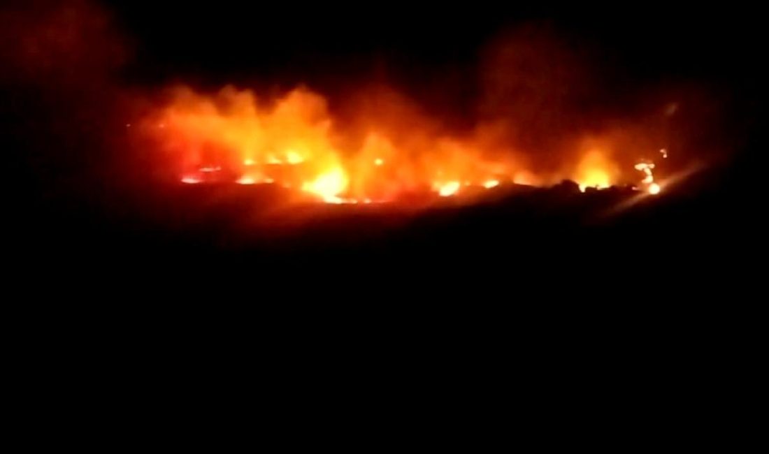 Tunceli’de çıkan yangın, otluk alanda büyük bir tehlike oluşturuyor. Yangın