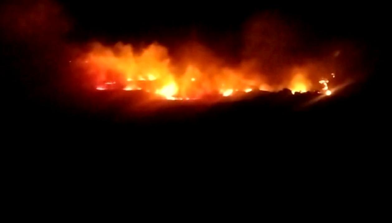 Tunceli’de çıkan yangın, otluk alanda büyük bir tehlike oluşturuyor. Yangın