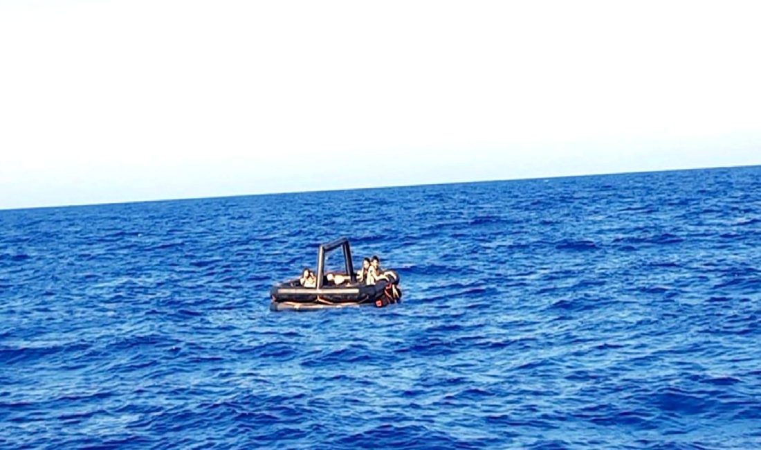 Türk Sahil Güvenlik ekipleri, Akdeniz'de düzensiz göçmenleri kurtarma operasyonu düzenledi.