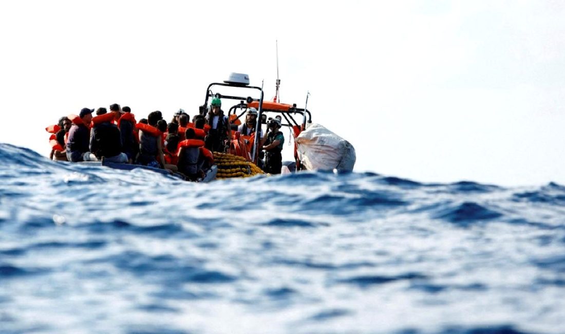 Yemen Açıklarında Düzensiz Göçmen Teknesi Alabora Oldu Yemen açıklarında meydana gelen üzücü olayda, düzensiz göçmen teknesi alabora