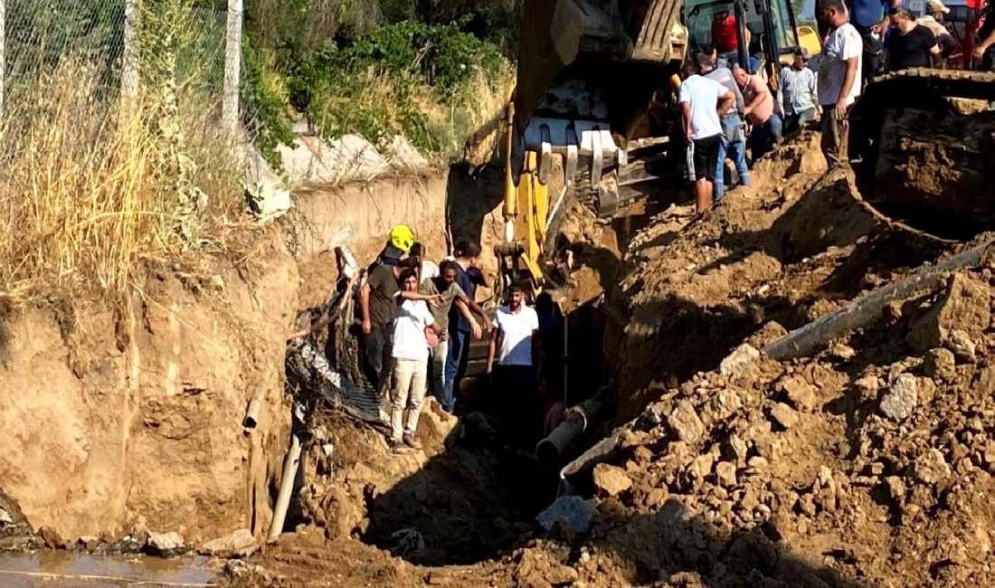 Yeşil Mahalle’de İçme Suyu İsale Hattı Kazı Çalışmalarında Göçük Meydana Geldi Yeşil Mahalle'de gerçekleştirilen içme suyu isale hattı kazı çalışmalarında meydana
