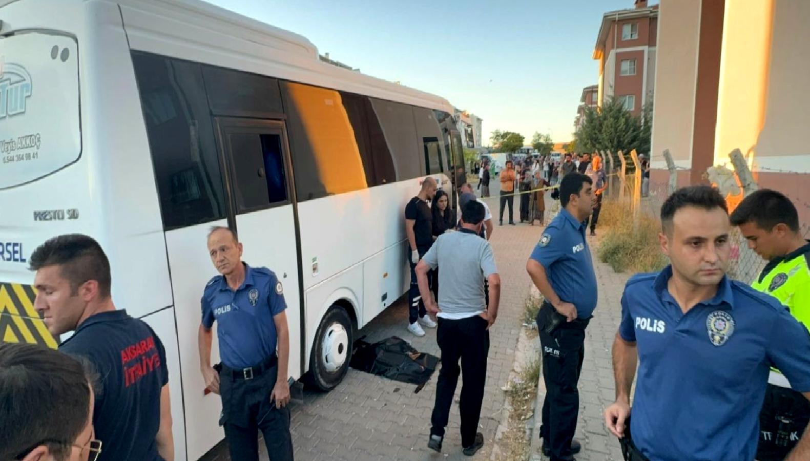 Aksaray'da meydana gelen minibüs kazasında iki kişi hayatını kaybetti. Olayın