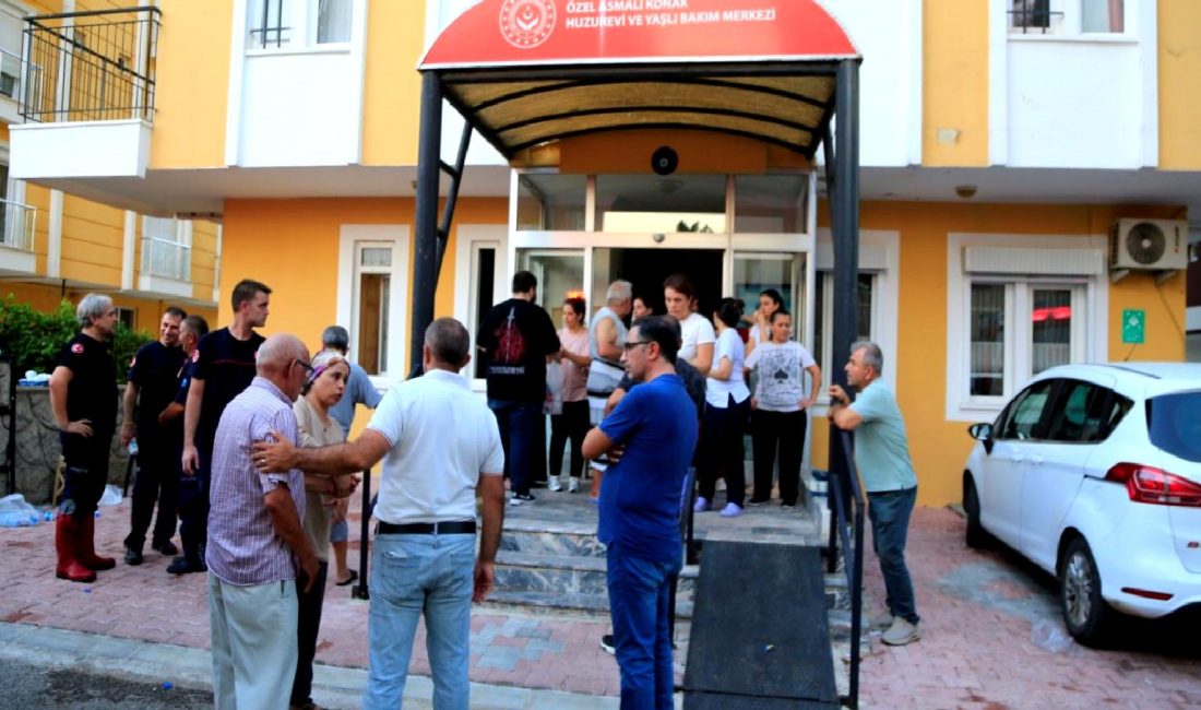Antalya’da Huzurevinde Yangın Paniği: Üç Kişi Hastaneye Kaldırıldı Antalya'da bir huzurevinde çıkan yangın paniği sonrası üç kişi hastaneye