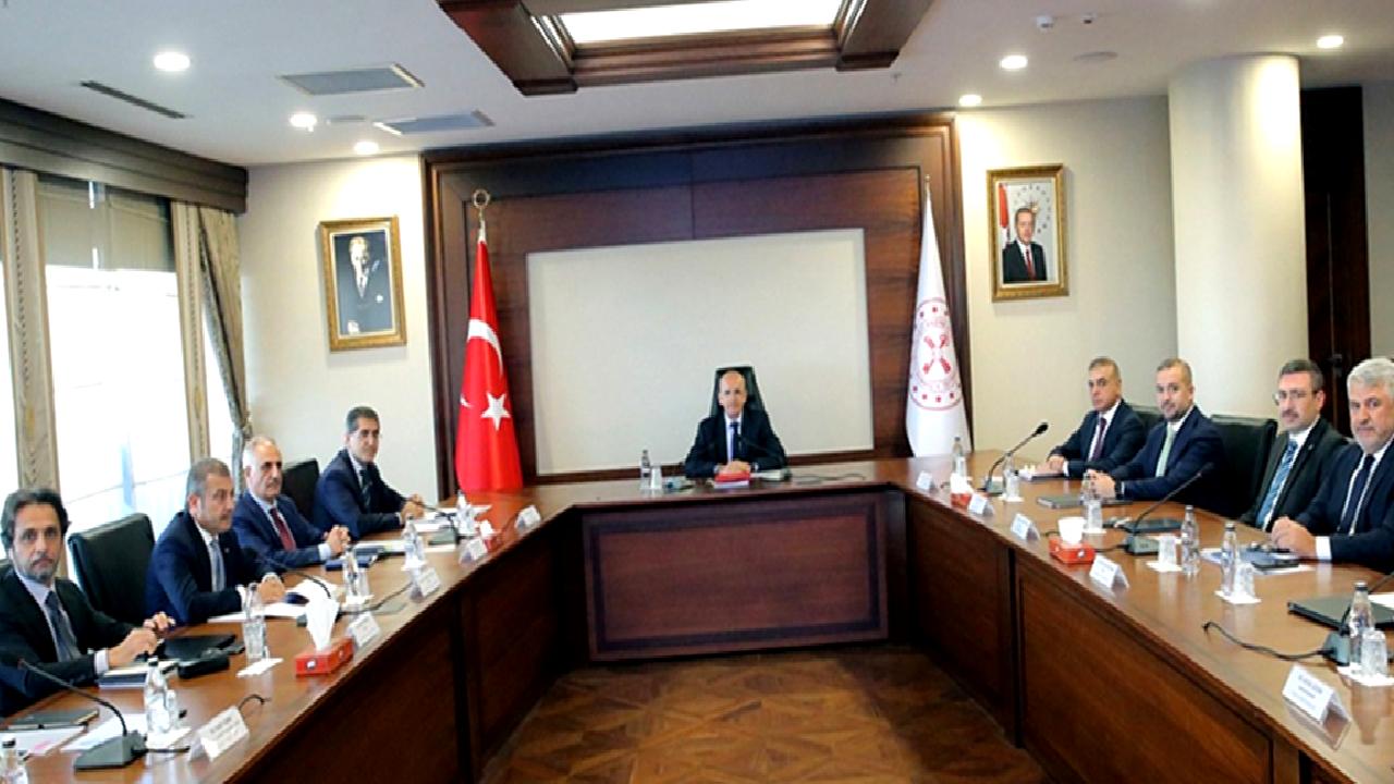 Bakanlık toplantısında Türkiye'nin makroekonomik görünümü ve sürdürülebilir finansal stratejileri ele