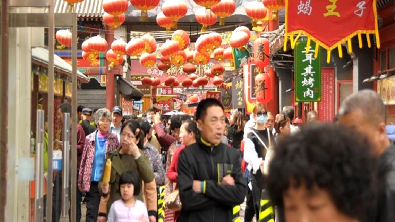 Çin'in tüketici fiyatlarının artışı sürerken, deflasyon sorunu derinleşiyor. Ekonomik belirsizlikler