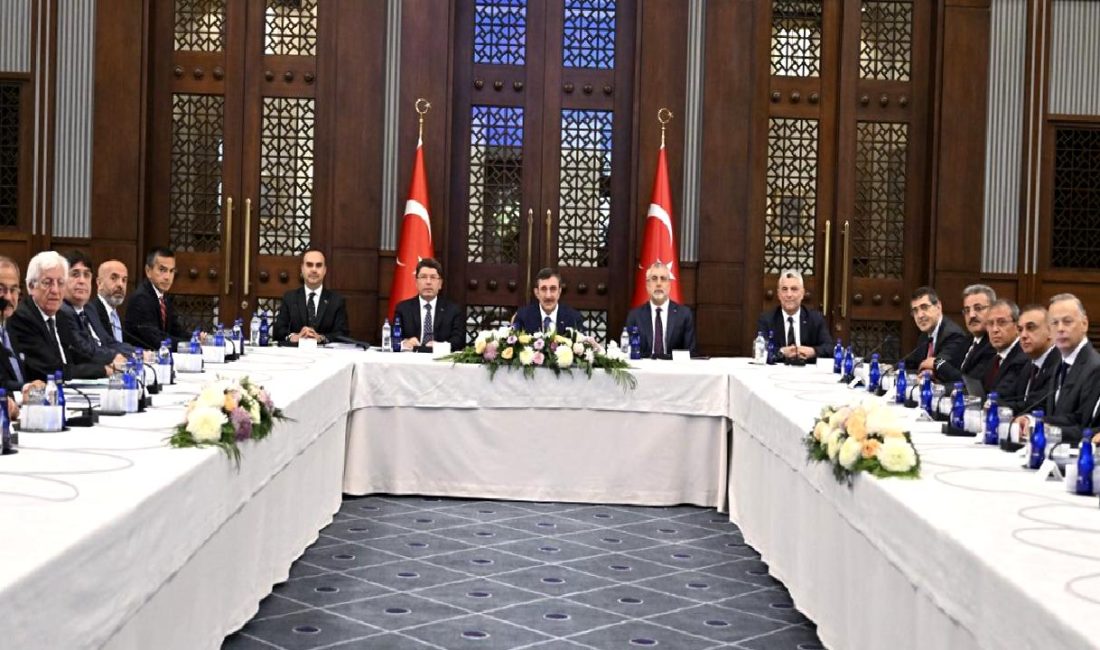 Cumhurbaşkanı Yardımcısı Cevdet Yılmaz, TİSK Heyetini Kabul Etti Cumhurbaşkanı Yardımcısı Cevdet Yılmaz, Türkiye İşveren Sendikaları Konfederasyonu (TİSK) heyetini