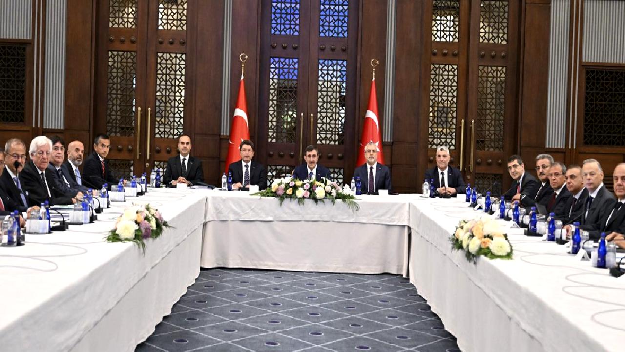 Cumhurbaşkanı Yardımcısı Cevdet Yılmaz, Türkiye İşveren Sendikaları Konfederasyonu (TİSK) heyetini