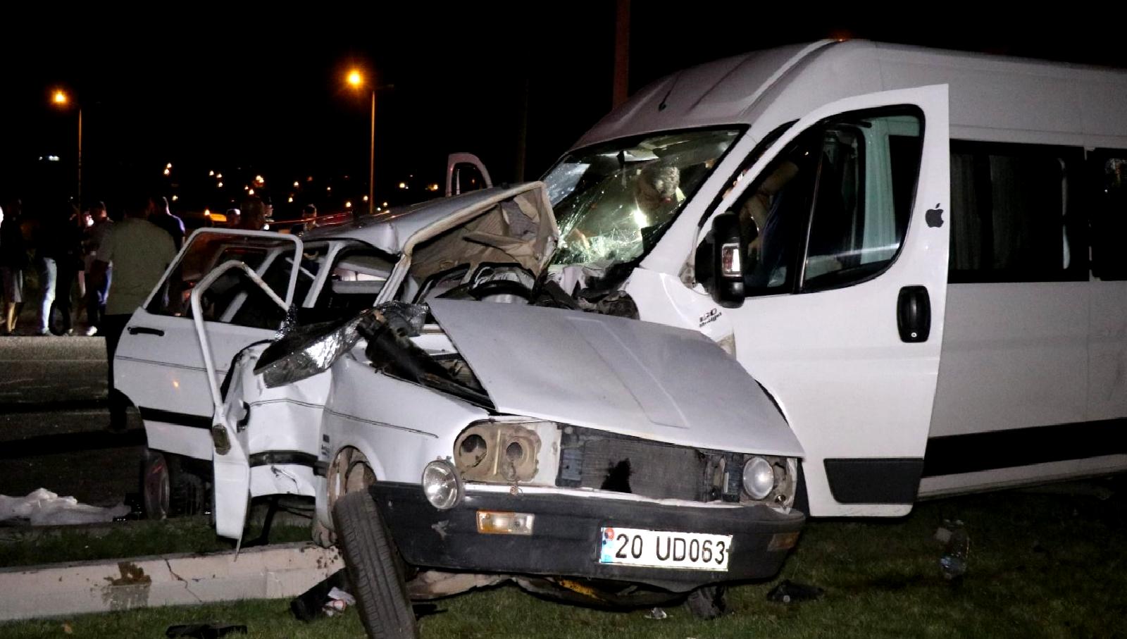 Denizli'de meydana gelen feci kaza, 2 kişinin hayatını kaybetmesine ve