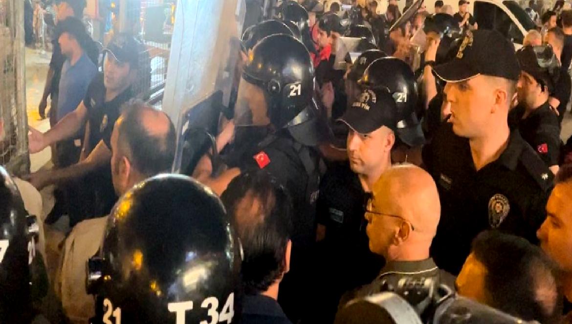 Diyarbakır'da, Gazze'deki insan hakları ihlallerine dikkat çekmek amacıyla düzenlenen büyük