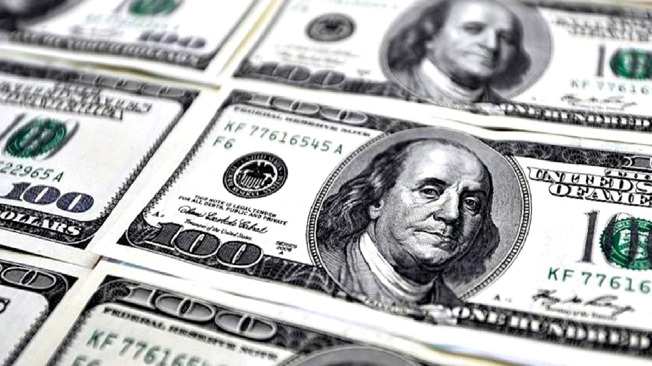 Döviz kurlarındaki dalgalanmaların altın fiyatlarına etkisini keşfedin. Ekonomik faktörler, yatırım