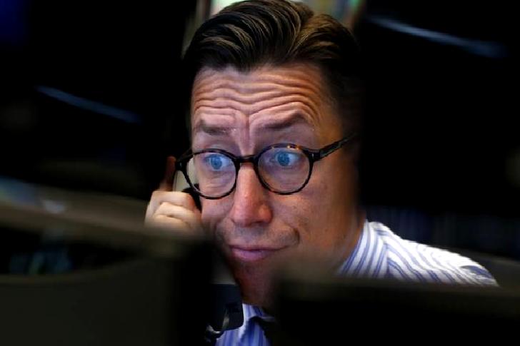 DuPont, Yıl Sonu Tahminlerini Artırdı DuPont, yıl sonu tahminlerini artırarak yatırımcılarına olumlu bir mesaj gönderdi.