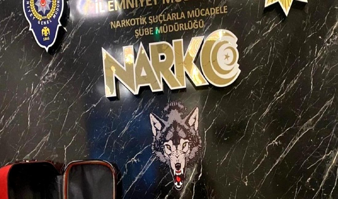 Edirne’de Narkotik Operasyonu: 9 Bin 828 Sentetik Ecza Hapı Ele Geçirildi Edirne'de gerçekleştirilen narkotik operasyonunda 9 bin 828 sentetik ecza hapı
