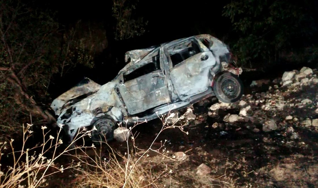 Erzincan’da Otobüs ve Otomobil Çarpıştı: 2 Ölü, 4 Yaralı Erzincan'da meydana gelen korkunç kazada bir otobüs ve otomobil çarpıştı.